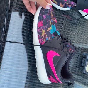 Women’s Colourful Tanjun NIKE runners